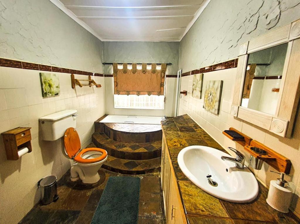 Just Tiffany Guest House & Conference Facility Почефструм Экстерьер фото