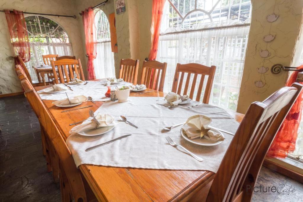 Just Tiffany Guest House & Conference Facility Почефструм Экстерьер фото
